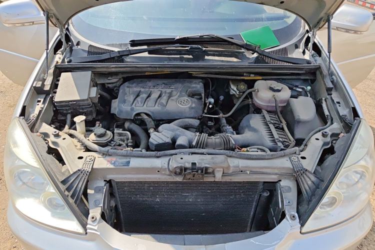Used Buick GL8 2013 2.4L Executive Edition Engine Bay