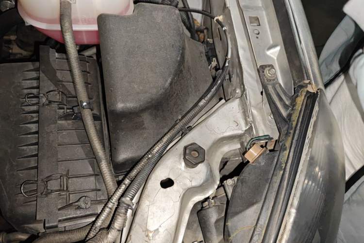 Used Buick GL8 2013 2.4L Executive Edition Engine Bay Left