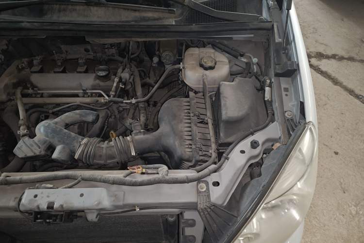 Used Buick GL8 2013 2.4L Classic Edition Engine Bay Left
