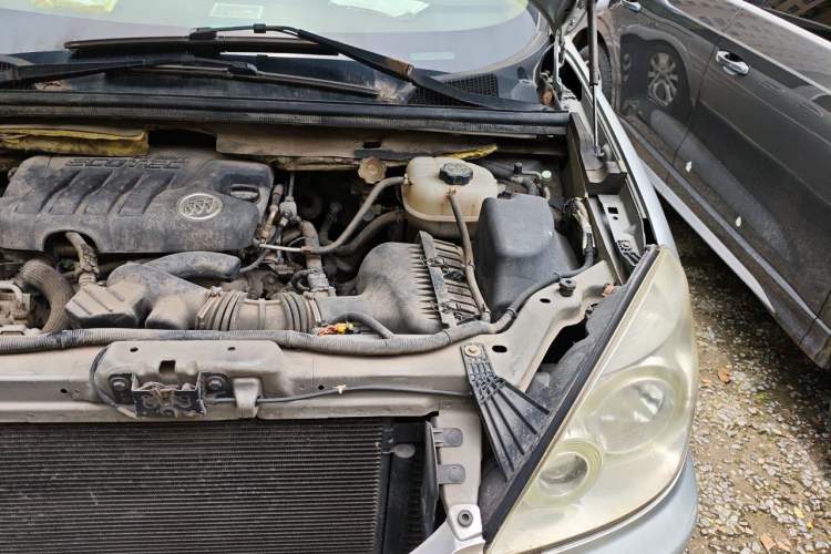 Used Buick GL8 2013 2.4L Classic Edition Engine Bay Left