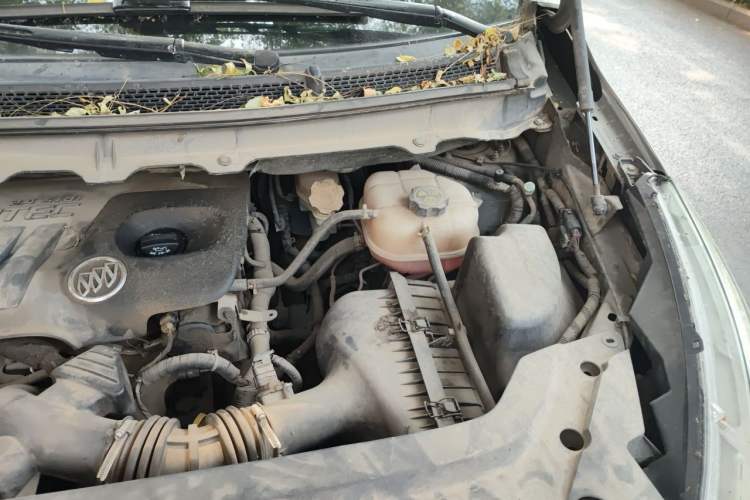 Used Buick GL8 2013 2.4L CT Luxury Business Comfort Edition Engine Bay Left