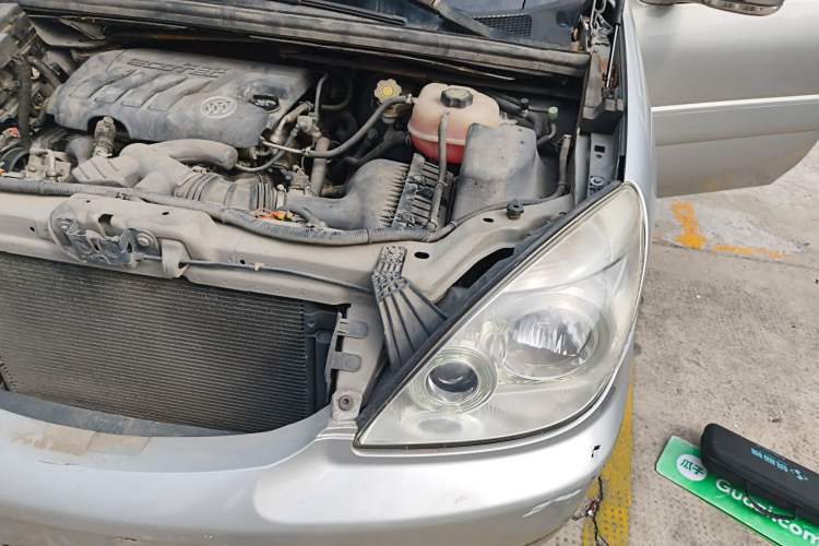 Used Buick GL8 2013 2.4L Comfort Edition Engine Bay Left