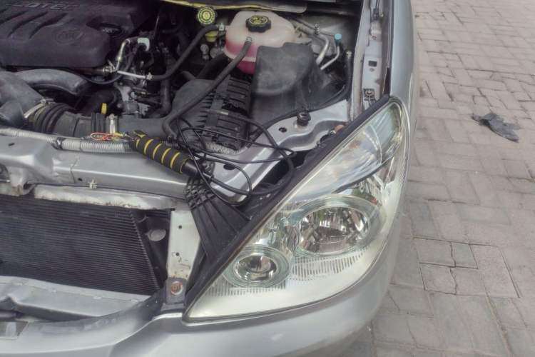 Used Buick GL8 2013 2.4L Classic Edition Engine Bay Left