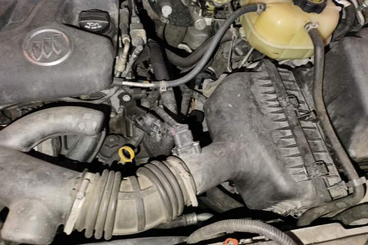 Used Buick GL8 2013 2.4L Classic Edition Engine Bay Left