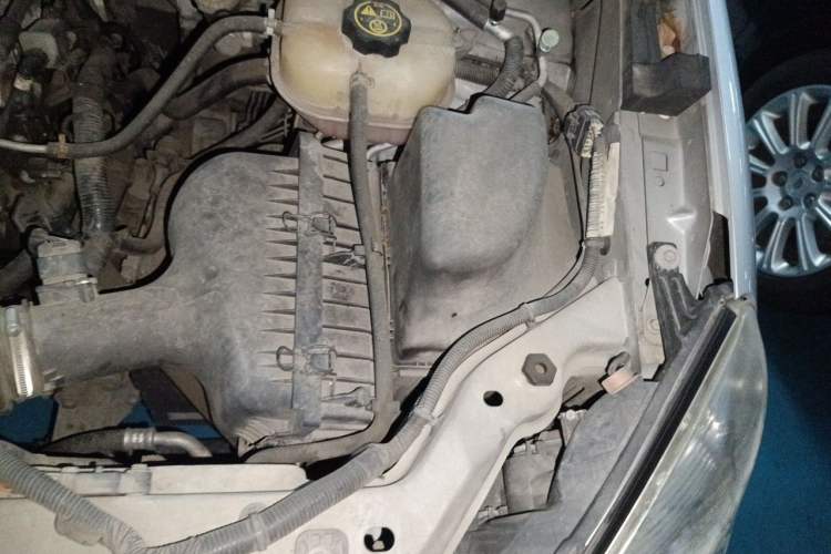 Used Buick GL8 2013 2.4L Classic Edition Engine Bay Left
