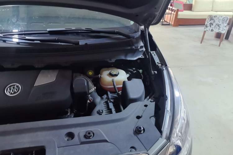 Used Buick GL8 2013 3.0L XT Luxury Business Flagship Edition Engine Bay Left