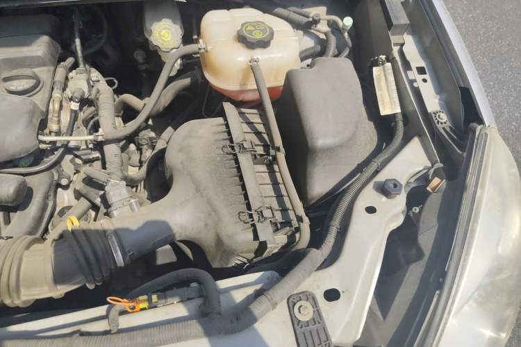 Used Buick GL8 2013 2.4L Comfort Edition Engine Bay Left