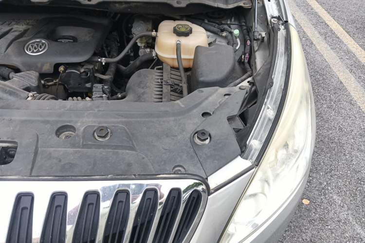Used Buick GL8 2013 2.4L CT Luxury Business Comfort Edition Engine Bay Left