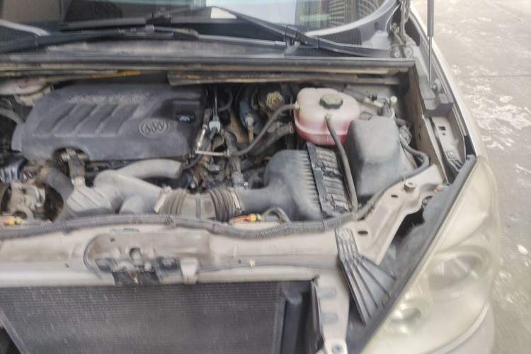 Used Buick GL8 2013 2.4L Executive Edition Engine Bay Left