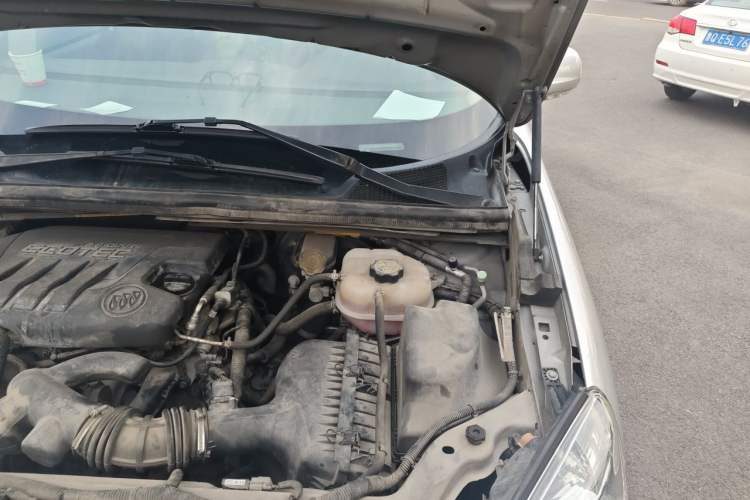 Used Buick GL8 2013 2.4L Comfort Edition Engine Bay Left
