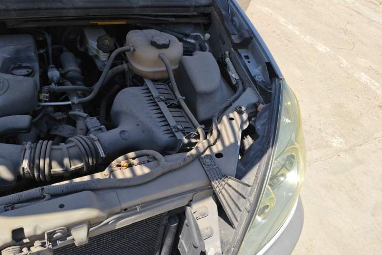 Used Buick GL8 2013 2.4L Executive Edition Engine Bay Left