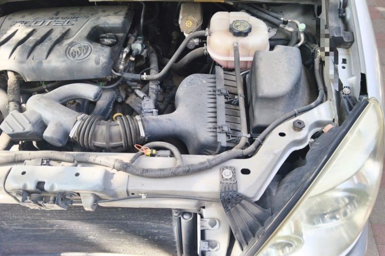 Used Buick GL8 2013 2.4L Classic Edition Engine Bay Left
