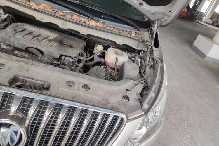 Used Buick GL8 2013 2.4L CT Luxury Business Comfort Edition Engine Bay Left