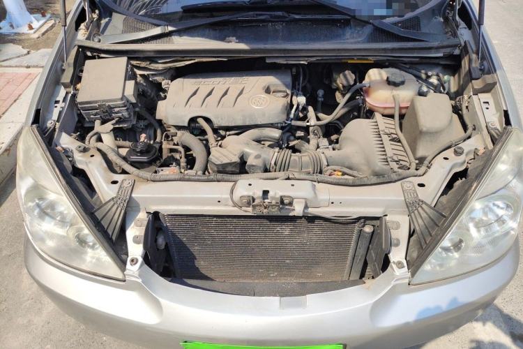 Used Buick GL8 2013 2.4L Classic Edition Engine Bay