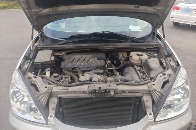 Used Buick GL8 2013 2.4L Comfort Edition Engine Bay