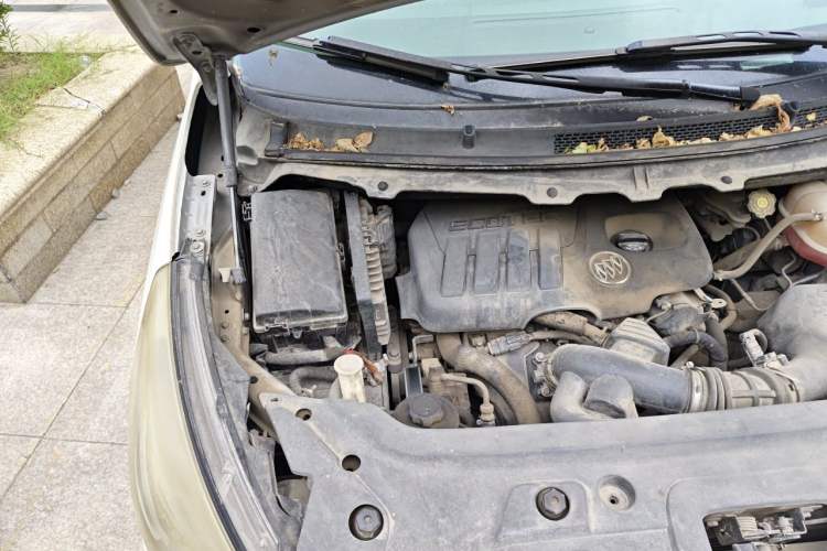 Used Buick GL8 2013 2.4L CT Luxury Business Comfort Edition Engine Bay Right