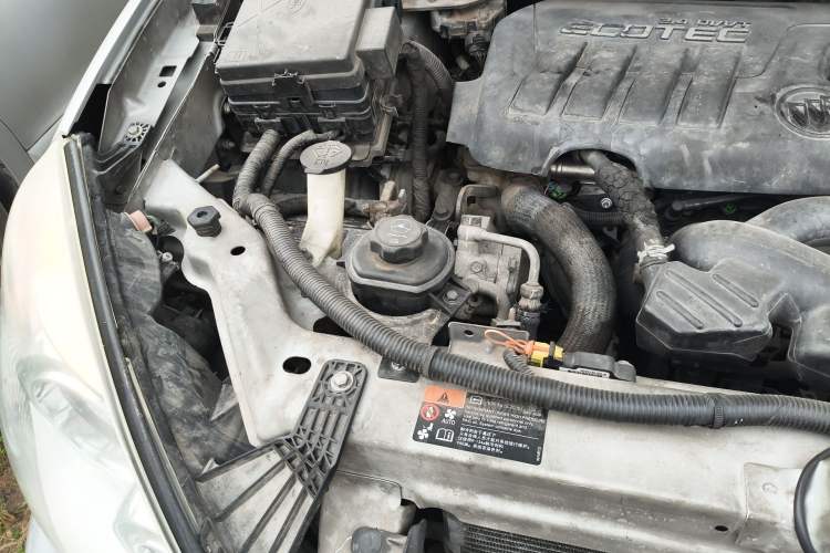 Used Buick GL8 2013 2.4L Executive Edition Engine Bay Right