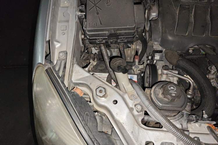 Used Buick GL8 2013 2.4L Executive Edition Engine Bay Right