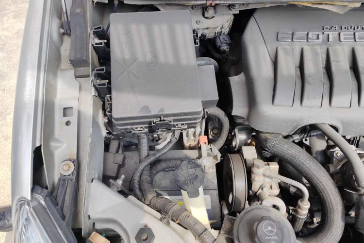 Used Buick GL8 2013 2.4L Classic Edition Engine Bay Right