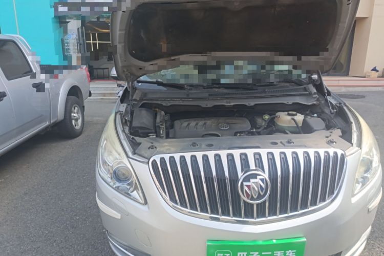 Used Buick GL8 2013 2.4L LT Luxury Business Executive Edition Engine Bay Right