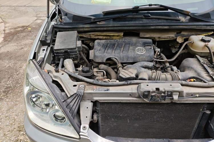 Used Buick GL8 2013 2.4L Classic Edition Engine Bay Right
