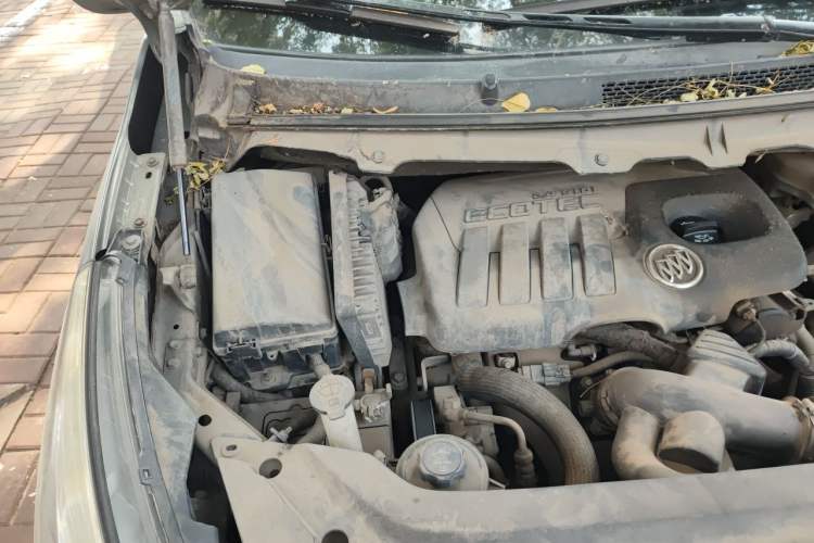 Used Buick GL8 2013 2.4L CT Luxury Business Comfort Edition Engine Bay Right