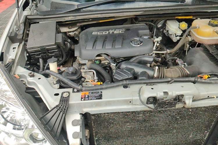 Used Buick GL8 2013 2.4L Executive Edition Engine Bay Right