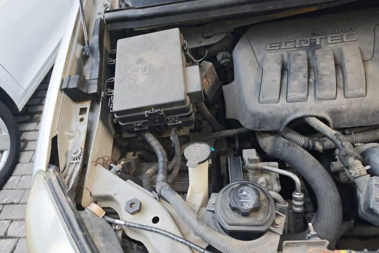 Used Buick GL8 2013 2.4L Classic Edition Engine Bay Right