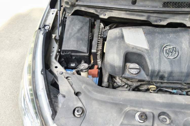 Used Buick GL8 2013 3.0L XT Luxury Business Flagship Edition Engine Bay Right