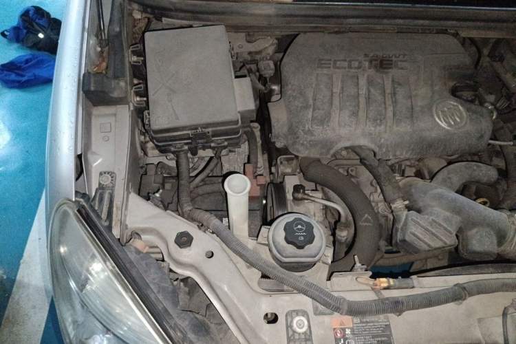 Used Buick GL8 2013 2.4L Classic Edition Engine Bay Right