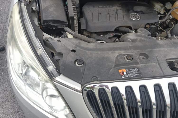 Used Buick GL8 2013 2.4L CT Luxury Business Comfort Edition Engine Bay Right