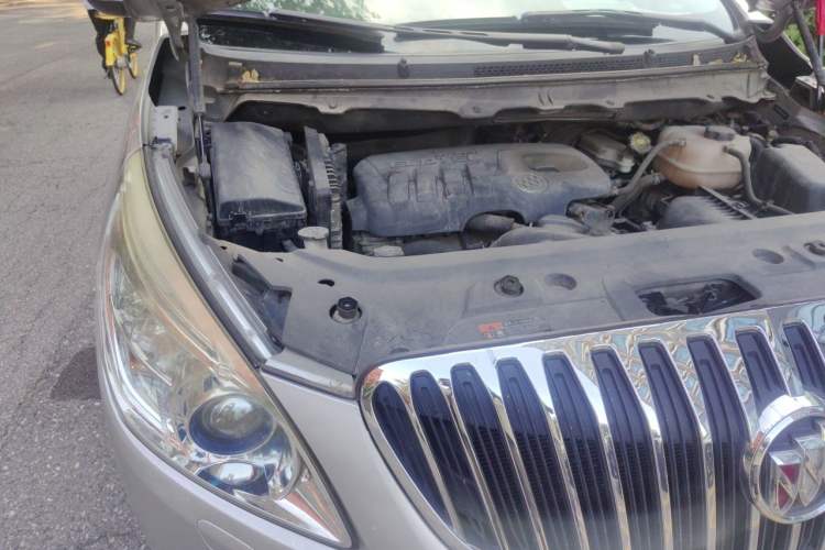 Used Buick GL8 2013 2.4L LT Luxury Business Executive Edition Engine Bay Right