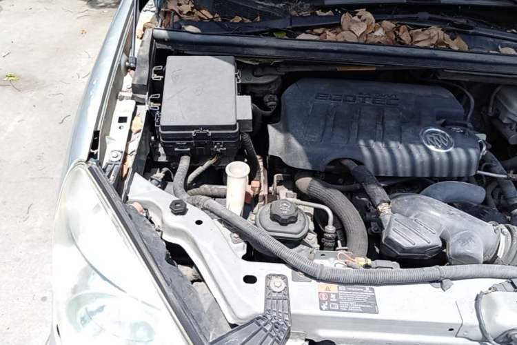 Used Buick GL8 2013 2.4L Executive Edition Engine Bay Right