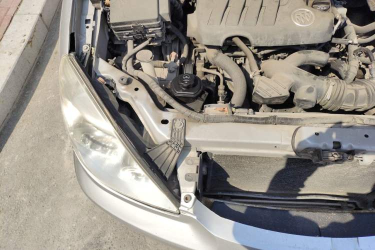 Used Buick GL8 2013 2.4L Classic Edition Engine Bay Right