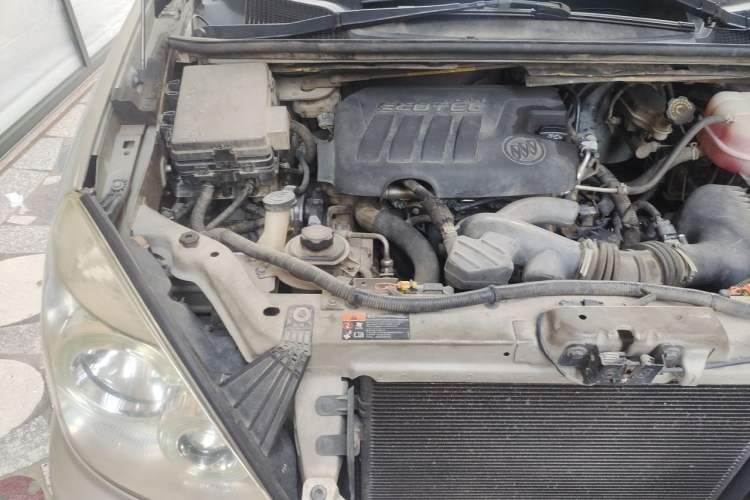 Used Buick GL8 2013 2.4L Executive Edition Engine Bay Right