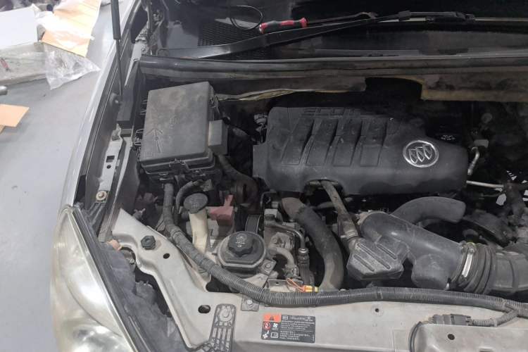 Used Buick GL8 2013 2.4L Comfort Edition Engine Bay Right