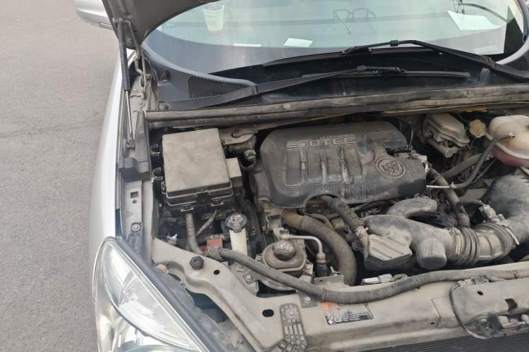 Used Buick GL8 2013 2.4L Comfort Edition Engine Bay Right