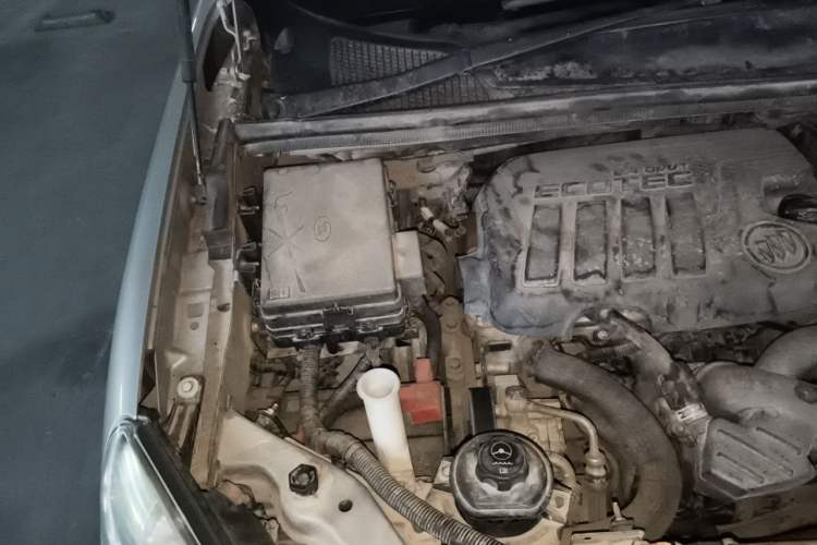 Used Buick GL8 2013 2.4L Classic Edition Engine Bay Right