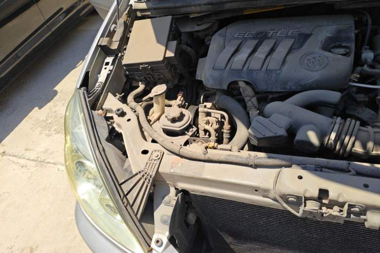 Used Buick GL8 2013 2.4L Executive Edition Engine Bay Right
