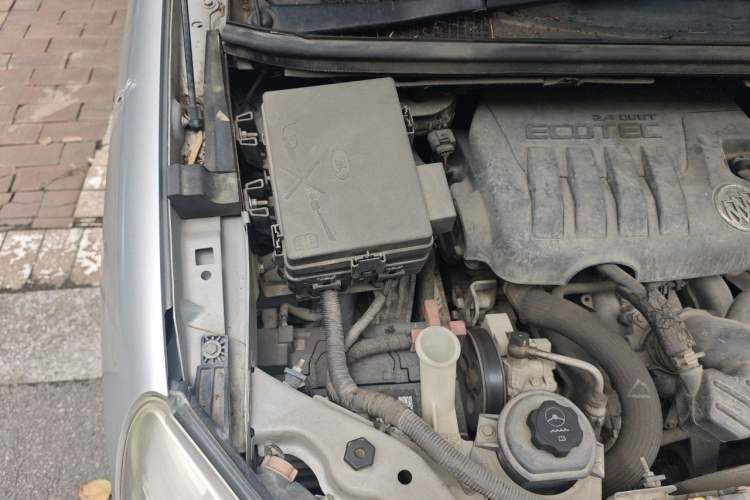 Used Buick GL8 2013 2.4L Classic Edition Engine Bay Right