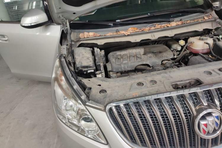 Used Buick GL8 2013 2.4L CT Luxury Business Comfort Edition Engine Bay Right