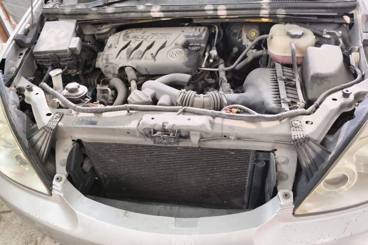Used Buick GL8 2013 2.4L Comfort Edition Engine Bay