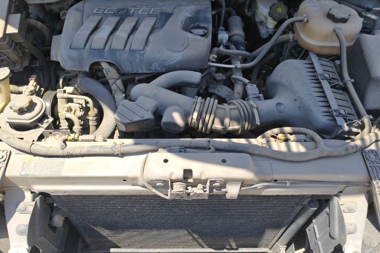 Used Buick GL8 2013 2.4L Executive Edition Engine Bay