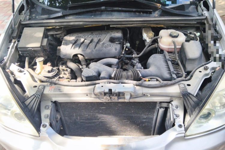 Used Buick GL8 2013 2.4L Classic Edition Engine Bay