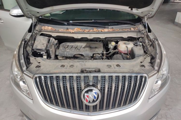 Used Buick GL8 2013 2.4L CT Luxury Business Comfort Edition Engine Bay