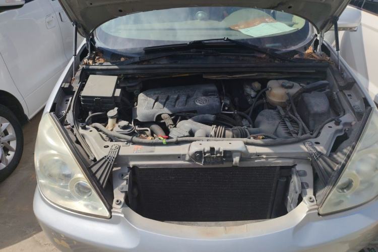 Used Buick GL8 2013 2.4L Executive Edition Engine Bay