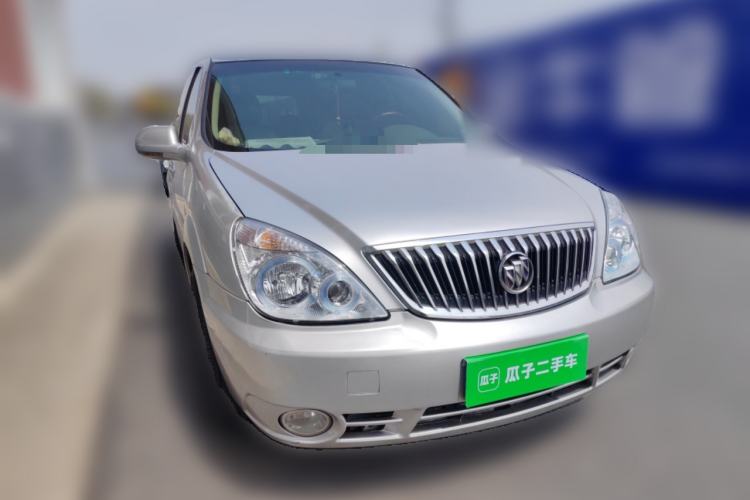 Used Buick GL8 2013 2.4L Classic Edition Front Right 45 Deg