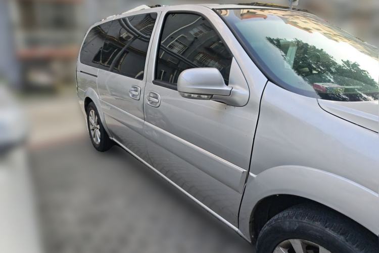 Used Buick GL8 2013 2.4L Classic Edition Front Right 45 Deg