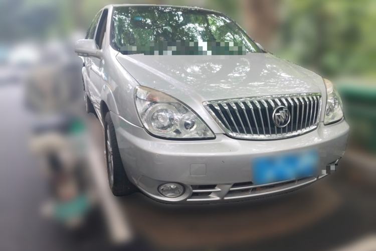 Used Buick GL8 2013 2.4L Executive Edition Front Right 45 Deg