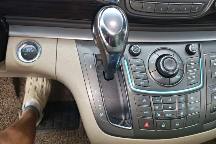 Used Buick GL8 2013 3.0L GT Luxury Business Haoya Edition Gear Lever